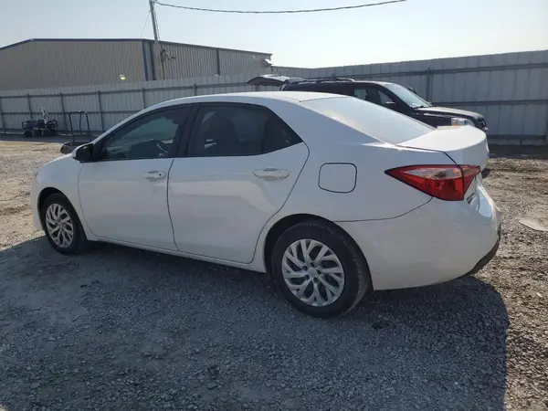 5YFBURHE4JP758951 2018 TOYOTA COROLLA - Image 2