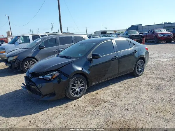 5YFBURHE4JP759100 2018 TOYOTA COROLLA - Image 2
