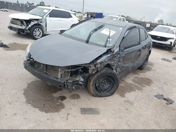 5YFBURHE4JP759727 2018 TOYOTA COROLLA - Image 2