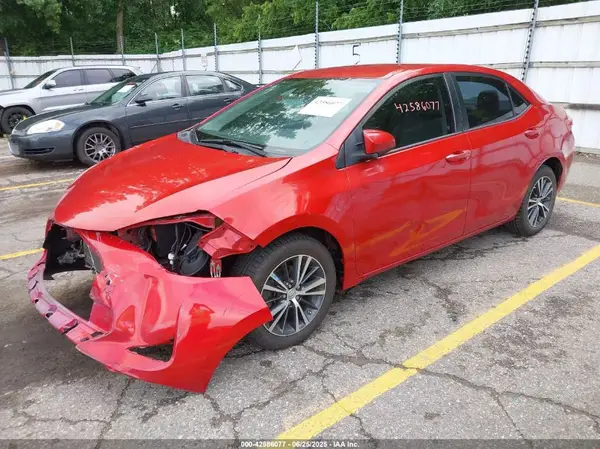 5YFBURHE4JP760635 2018 TOYOTA COROLLA - Image 2