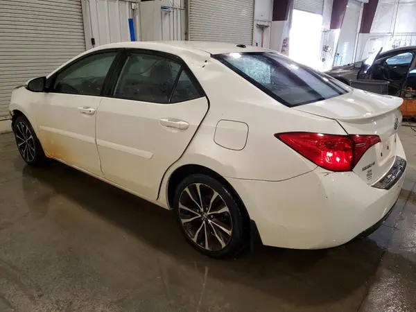 5YFBURHE4JP762062 2018 TOYOTA COROLLA - Image 2