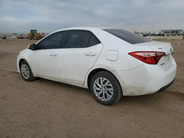 5YFBURHE4JP764703 2018 TOYOTA COROLLA - Image 2