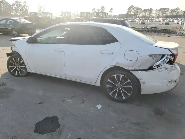 5YFBURHE4JP765124 2018 TOYOTA COROLLA - Image 2