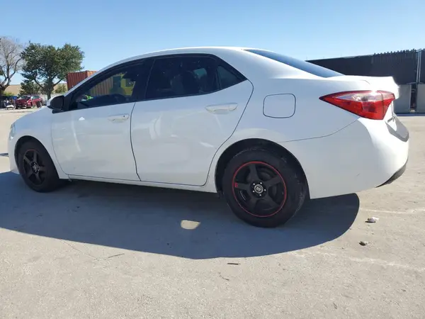 5YFBURHE4JP765480 2018 TOYOTA COROLLA - Image 2