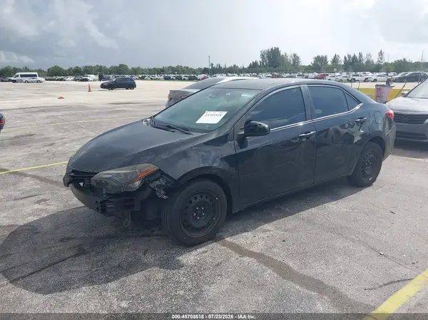 5YFBURHE4JP767133 2018 TOYOTA COROLLA - Image 2