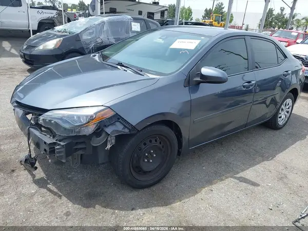 5YFBURHE4JP768301 2018 TOYOTA COROLLA - Image 2