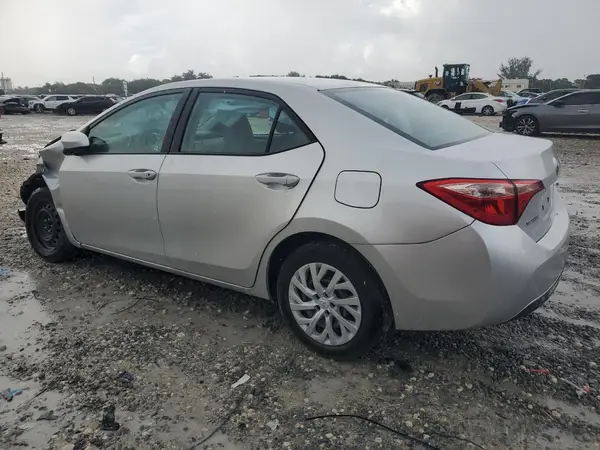 5YFBURHE4JP769562 2018 TOYOTA COROLLA - Image 2