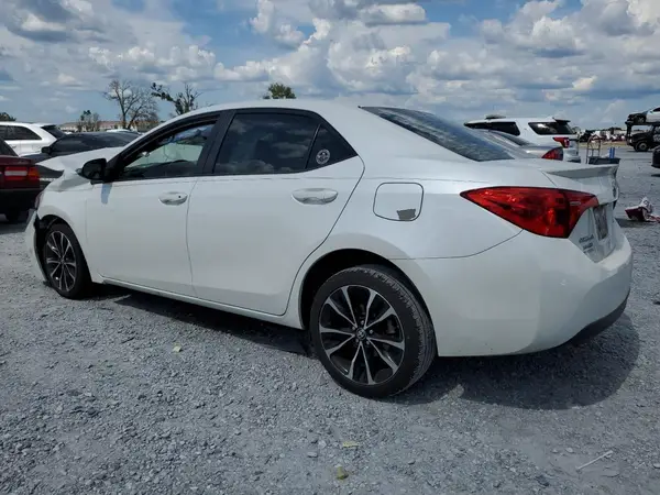 5YFBURHE4JP770761 2018 TOYOTA COROLLA - Image 2