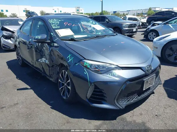 5YFBURHE4JP771182 2018 TOYOTA COROLLA - Image 1
