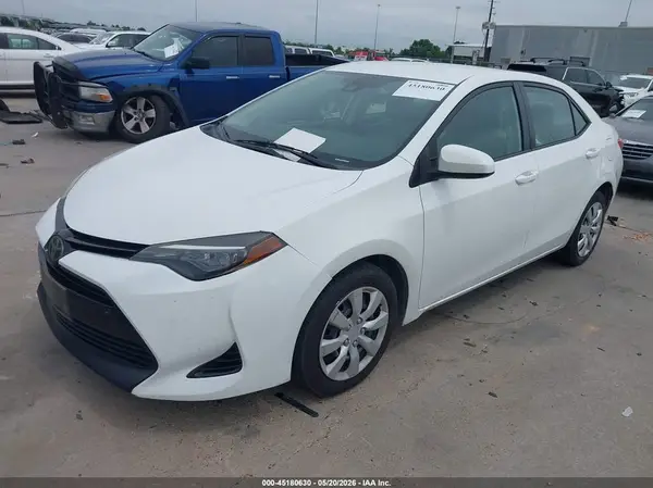 5YFBURHE4JP771649 2018 TOYOTA COROLLA - Image 2