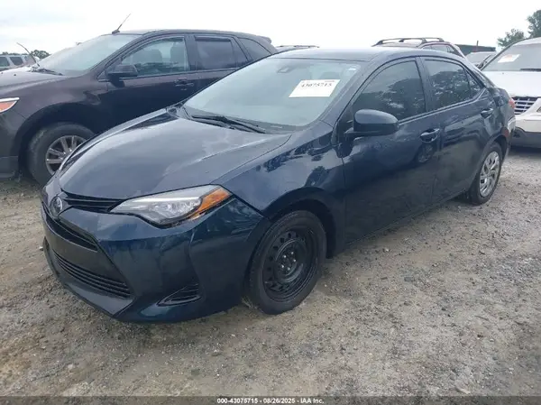 5YFBURHE4JP771831 2018 TOYOTA COROLLA - Image 2