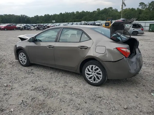 5YFBURHE4JP772123 2018 TOYOTA COROLLA - Image 2