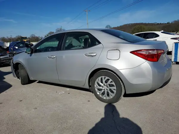 5YFBURHE4JP773420 2018 TOYOTA COROLLA - Image 2