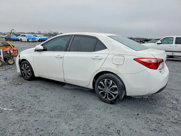 5YFBURHE4JP773627 2018 TOYOTA COROLLA - Image 2