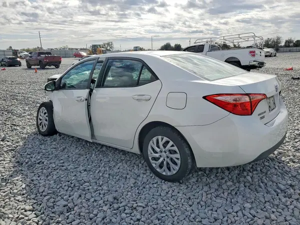 5YFBURHE4JP775054 2018 TOYOTA COROLLA - Image 2