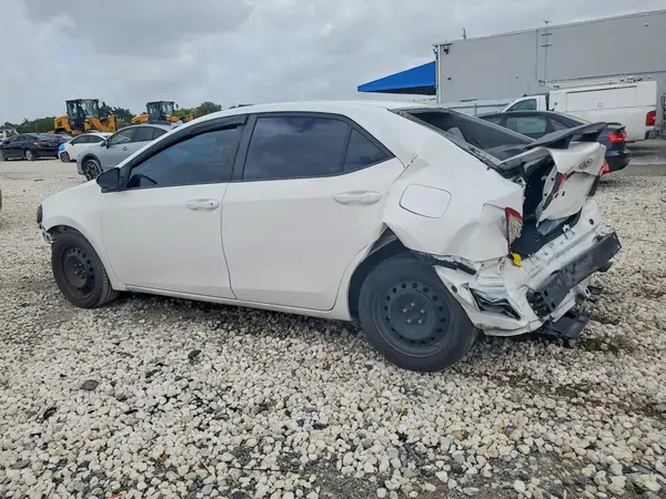 5YFBURHE4JP775121 2018 TOYOTA COROLLA - Image 2