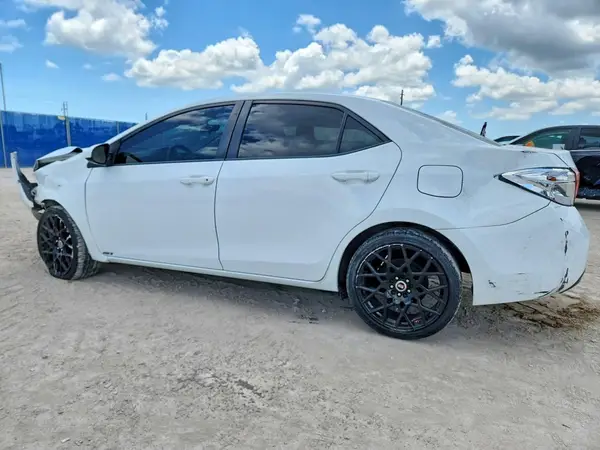 5YFBURHE4JP776446 2018 TOYOTA COROLLA - Image 2