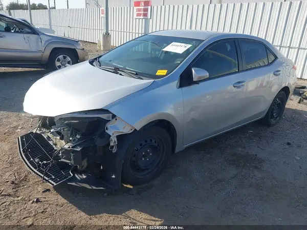 5YFBURHE4JP776706 2018 TOYOTA COROLLA - Image 2