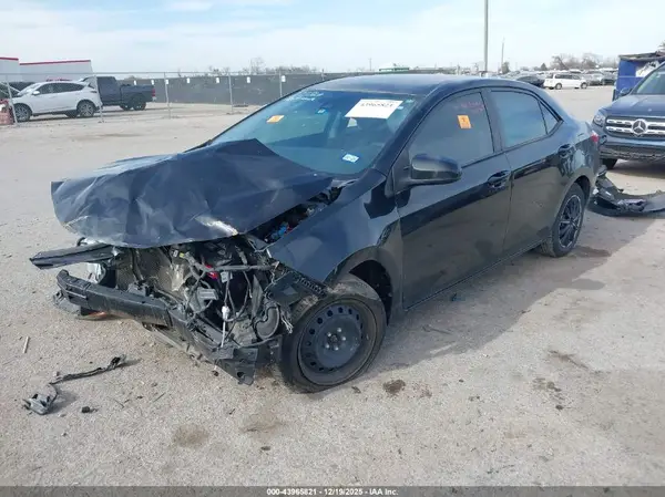 5YFBURHE4JP777273 2018 TOYOTA COROLLA - Image 2
