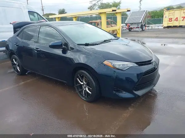 5YFBURHE4JP777628 2018 TOYOTA COROLLA - Image 1