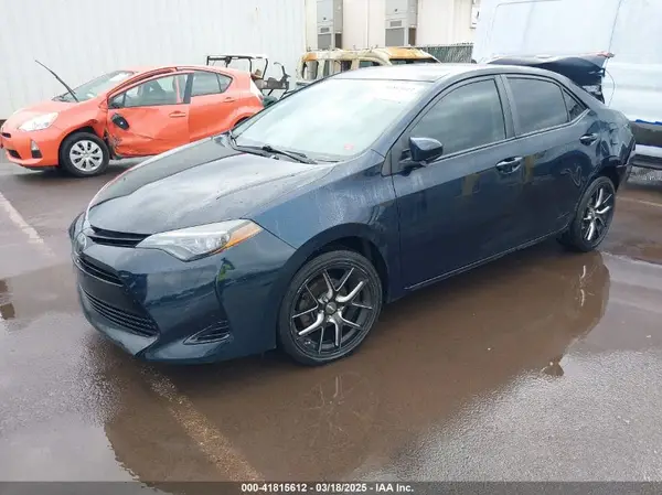 5YFBURHE4JP777628 2018 TOYOTA COROLLA - Image 2