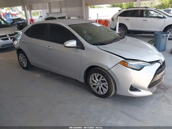 5YFBURHE4JP779721 2018 TOYOTA COROLLA - Image 1
