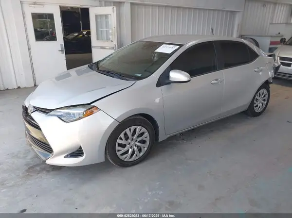 5YFBURHE4JP779721 2018 TOYOTA COROLLA - Image 2