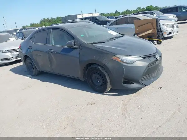 5YFBURHE4JP779959 2018 TOYOTA COROLLA - Image 1