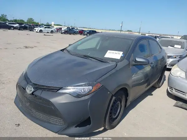 5YFBURHE4JP779959 2018 TOYOTA COROLLA - Image 2