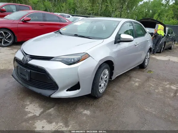5YFBURHE4JP780156 2018 TOYOTA COROLLA - Image 2