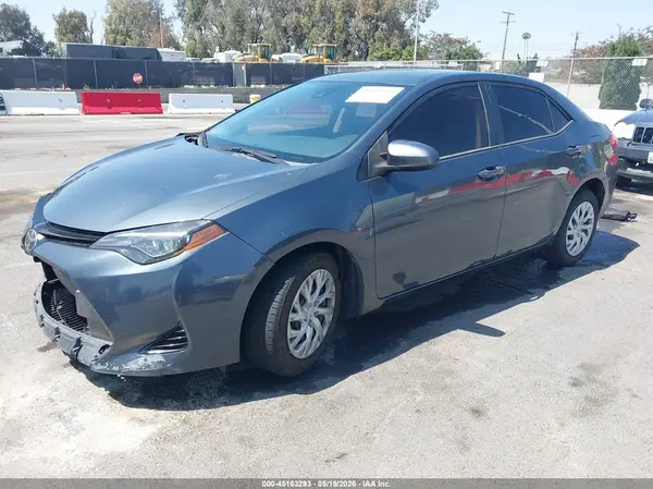 5YFBURHE4JP781372 2018 TOYOTA COROLLA - Image 2