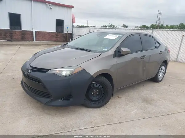 5YFBURHE4JP781484 2018 TOYOTA COROLLA - Image 2