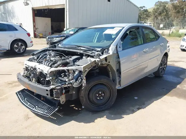 5YFBURHE4JP782070 2018 TOYOTA COROLLA - Image 2