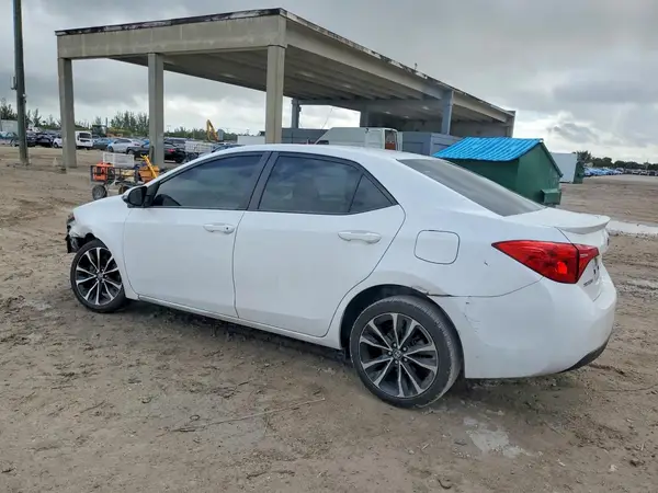 5YFBURHE4JP782201 2018 TOYOTA COROLLA - Image 2