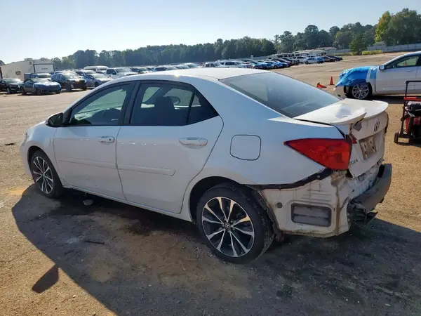 5YFBURHE4JP784045 2018 TOYOTA COROLLA - Image 2