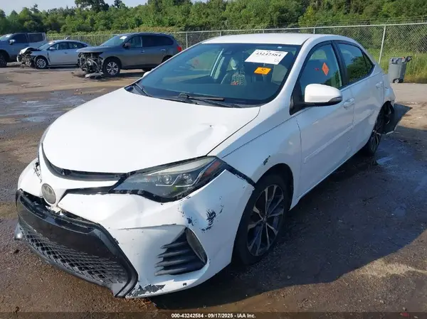 5YFBURHE4JP784756 2018 TOYOTA COROLLA - Image 2