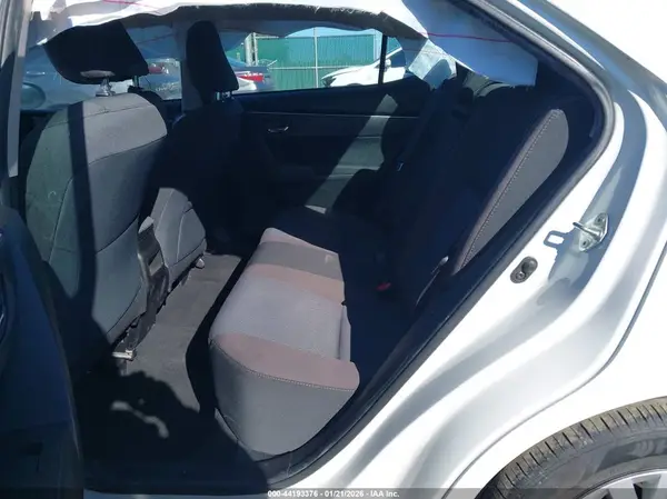 5YFBURHE4JP787964 2018 TOYOTA COROLLA - Image 8