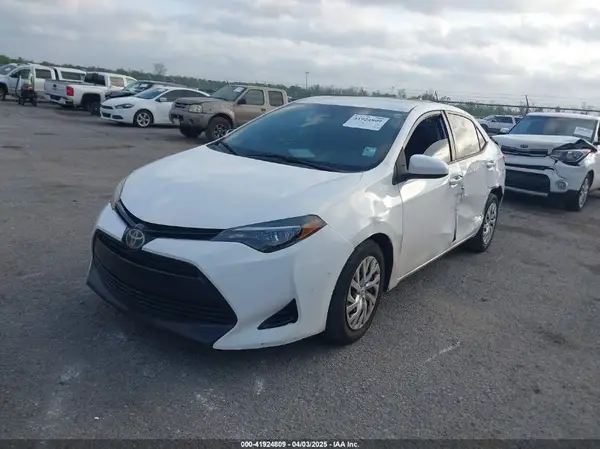 5YFBURHE4JP788287 2018 TOYOTA COROLLA - Image 2