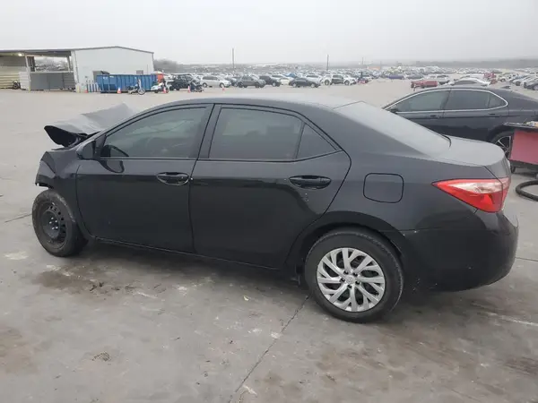 5YFBURHE4JP788855 2018 TOYOTA COROLLA - Image 2