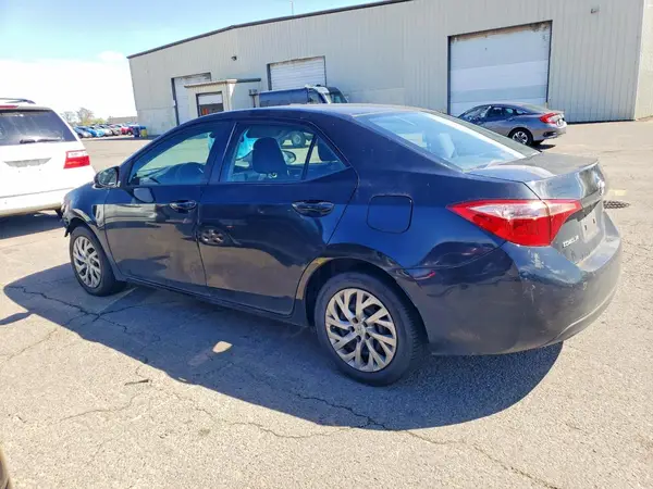 5YFBURHE4JP789505 2018 TOYOTA COROLLA - Image 2