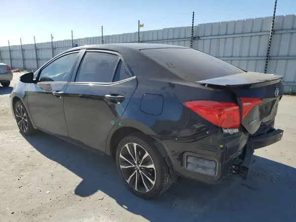 5YFBURHE4JP789715 2018 TOYOTA COROLLA - Image 2
