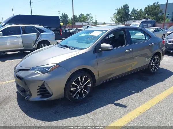 5YFBURHE4JP789777 2018 TOYOTA COROLLA - Image 2