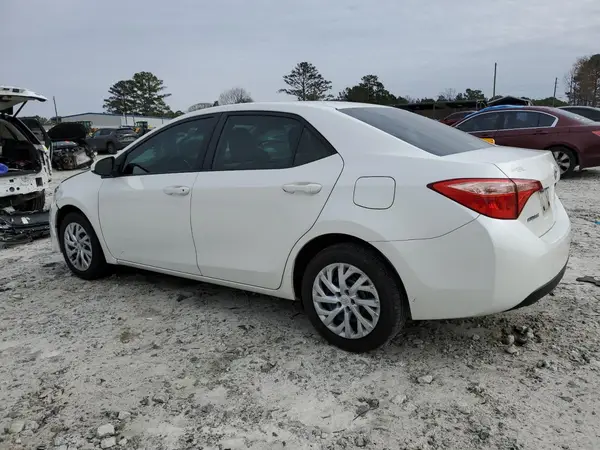 5YFBURHE4JP790847 2018 TOYOTA COROLLA - Image 2