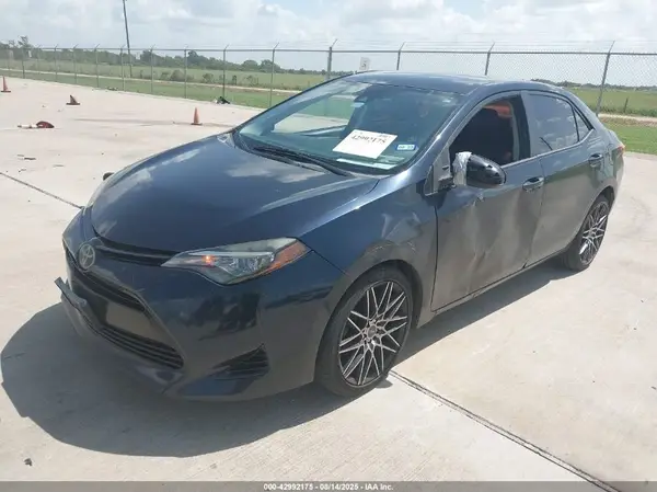5YFBURHE4JP790962 2018 TOYOTA COROLLA - Image 2