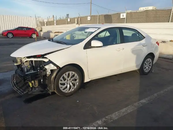 5YFBURHE4JP791433 2018 TOYOTA COROLLA - Image 2