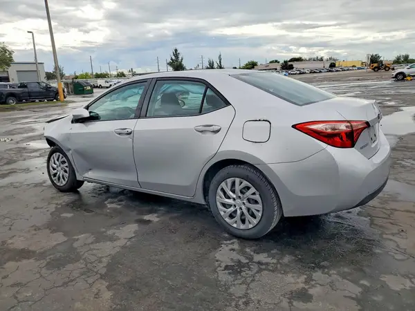 5YFBURHE4JP791674 2018 TOYOTA COROLLA - Image 2