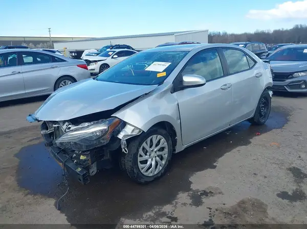 5YFBURHE4JP792243 2018 TOYOTA COROLLA - Image 2