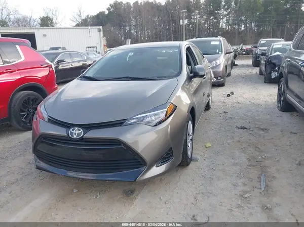 5YFBURHE4JP793716 2018 TOYOTA COROLLA - Image 2