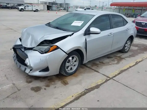 5YFBURHE4JP794333 2018 TOYOTA COROLLA - Image 2