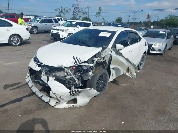 5YFBURHE4JP795305 2018 TOYOTA COROLLA - Image 2